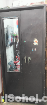 স্টিলের আলমারি